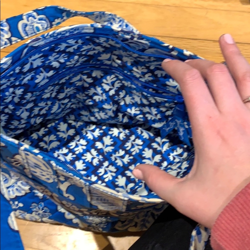 EUC Vera Bradley Shoulder bag - Picture 2 of 4